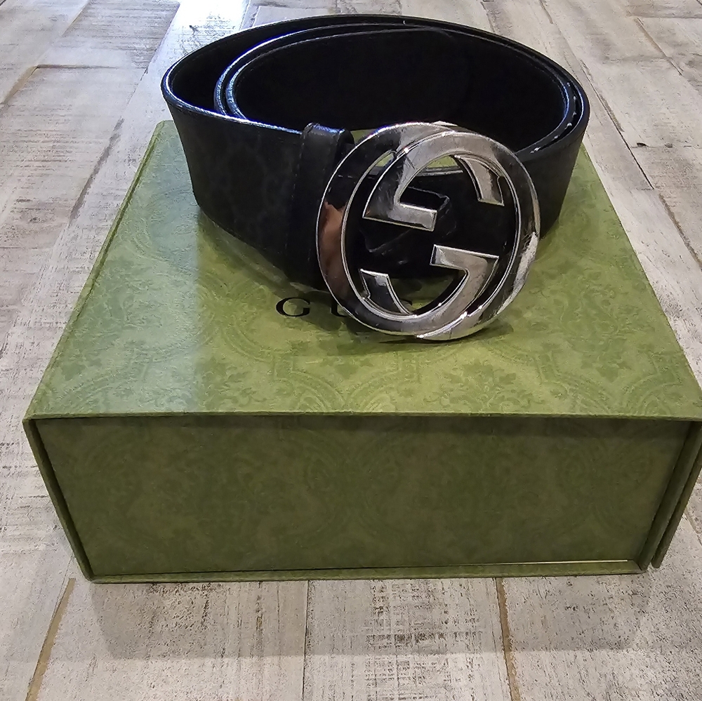 Men's black and silver Gucci belt